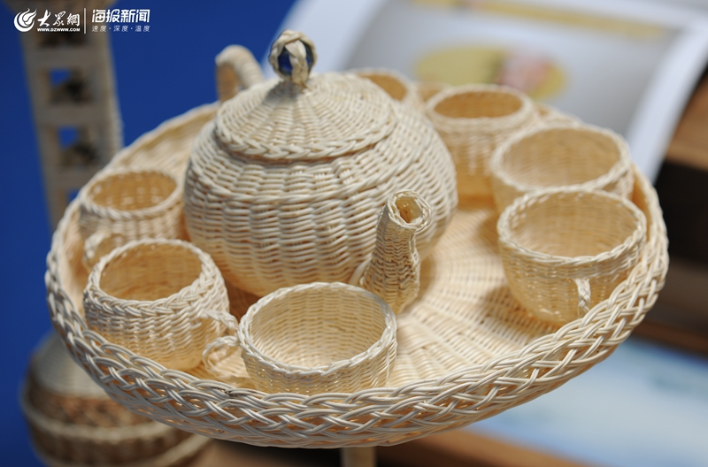 多圖！大眾網海報新聞記者帶你搶鮮體驗青島國際IP授權展工藝品